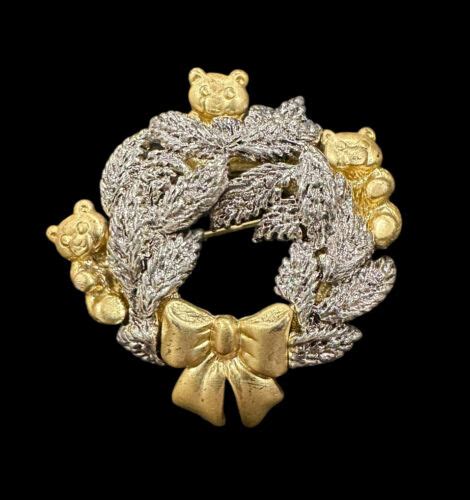 Vintage DANECRAFT Christmas Wreath Bear Bow Brooch Pin Silver Gold