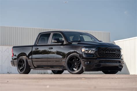 Ram 1500 Defiant Wheels Df07 Black 22x10 305x40x22 Toyo Tires Lowered Suspension 4play Wheels