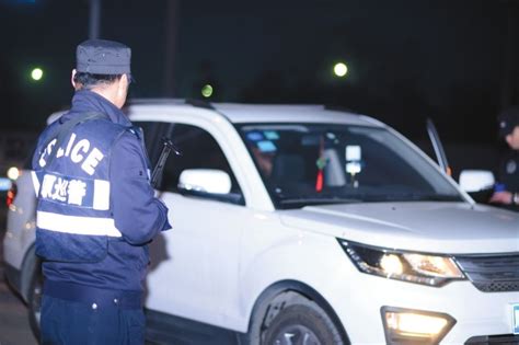 成都偷车新模式：赃车买主街边选汽车 盗贼现场下手偷车中国青年网