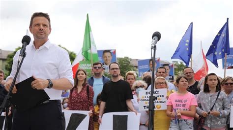 Right Wing Incumbent Andrzej Duda Fails To Gain First Round Victory In