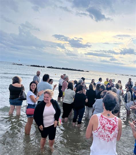 La Messa In Mare Di Don Francesco A Porto Dascoli