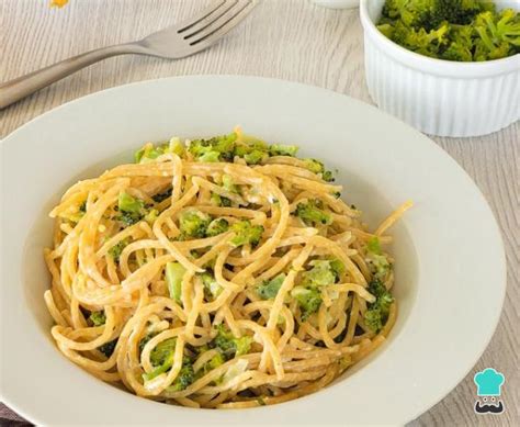Macarrao Com Brocolis Alho E Oleo - Macarrão alho e óleo com creme de leite: junte o brócolis e ela ficará ...