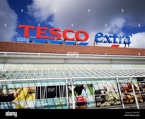 Tesco megastore Fotos und Bildmaterial in hoher Auflösung Alamy