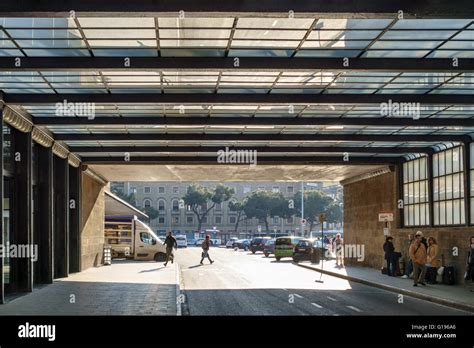 Firenze Italia L Interno Della Stazione Ferroviaria Di Santa Maria