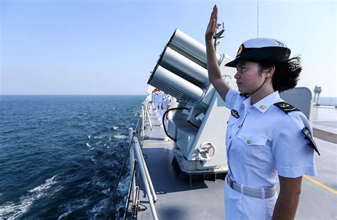 China Advierte A La Marina De Los Ee Uu Con Un Uniforme De La Marina