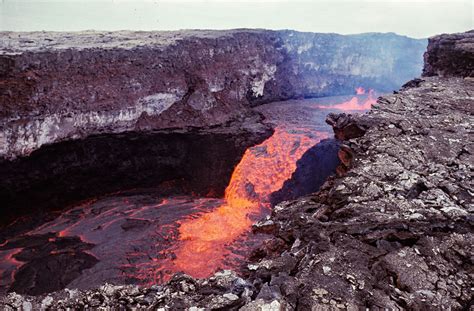 22 Great Photographs Of The Kilauea Volcano Eruption Hawaii 1969 1974 Flashbak