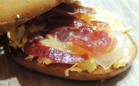 Bagels Con Jam N Y Huevos Revueltos Cocina