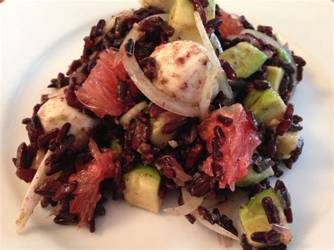 Salade De Riz Noir L Avocat Pamplemousse Et Mozzarella Les