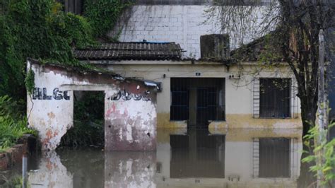 Chuva causa uma morte e estragos em mais de 30 municípios em Santa