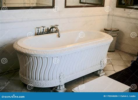 Vintage Victorian Clawfoot Antique Bathtub Stock Photo - Image of fashioned, vintage: 170244606