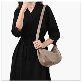 Yvon Leather Dumpling Shoulder Sling Bag For Woman Unisex Korean