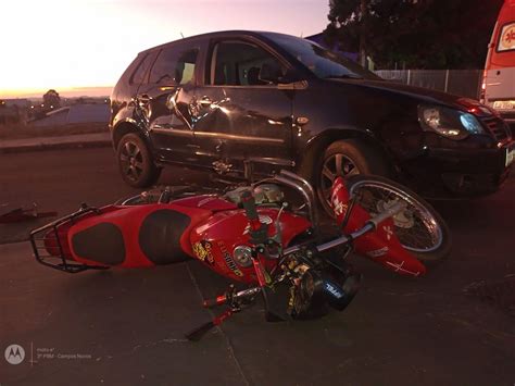 Motociclista tem fratura exposta no braço após acidente de trânsito