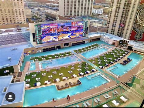 Circa Stadium Swim Is The Best Place To Watch Football In Vegas My