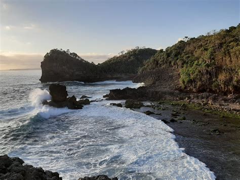 Pantai Watu Lepek HTM Rute Foto Ulasan Pengunjung