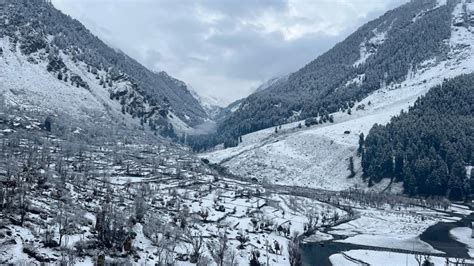 Snowfall in Sonamarg, night temperature rises at several places in ...