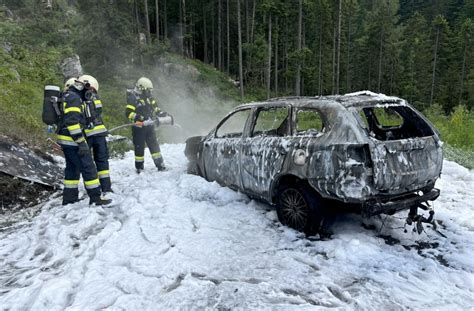 Gailtal Journal Mehrere Feuerwehren Im Einsatz Hybridfahrzeug Auf