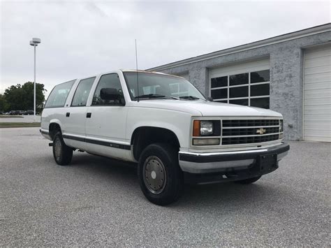 Chevrolet K Suburban Suv White Wd Automatic K For Sale