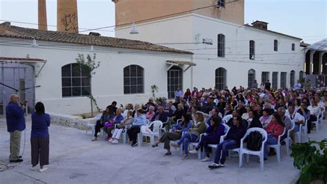 Al Voltant De Persones Varen Acudir A La Projecci Del Documental