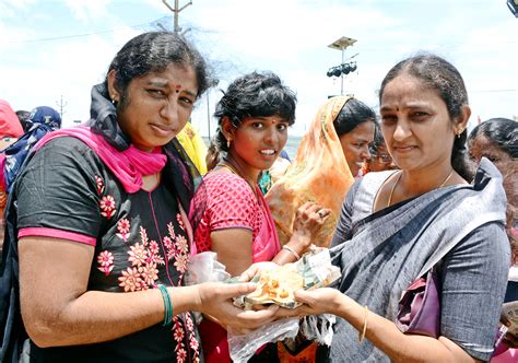 Roti Festival Celebrations Barashahid Dargah At Nellore Sakshi