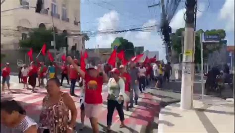 Vídeo Mulheres sem terra fazem caminhada no Centro de Maceió Alagoas