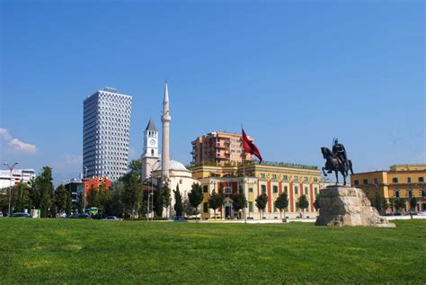 Albania è Lora Di Tirana Tra Arte E Nightlife Dove Viaggi