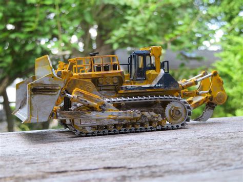 Weathered 1:87 Komatsu D575A Bulldozer. Built up from a plastic kit ...