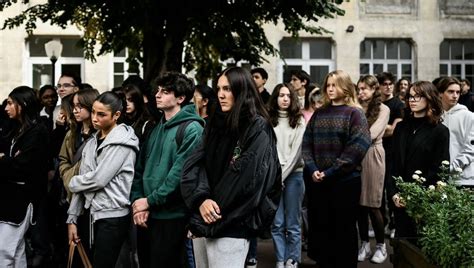 VIDÉOS Enseignant tué à Arras une minute de silence dans les