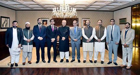 President Dr Arif Alvi In A Group Photo With A Delegation Of