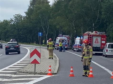 Śmiertelny wypadek w Olkuszu Auto zjechało z DK 94 i dachowało