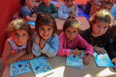 Guru Pengungsi Dirikan Sekolah Tenda Untuk Pelajar Palestina Di Rafah