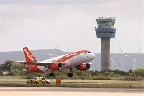 Manchester Airport Easyjet Flight Makes Emergency Landing Due To Rowing