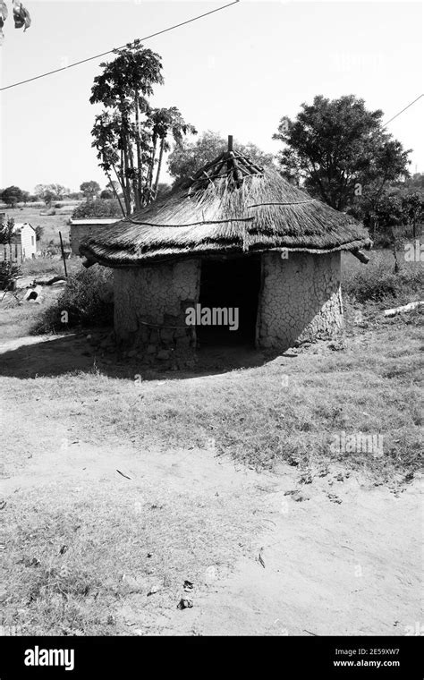 Traditional Thatched Rondavel Black And White Stock Photos And Images Alamy