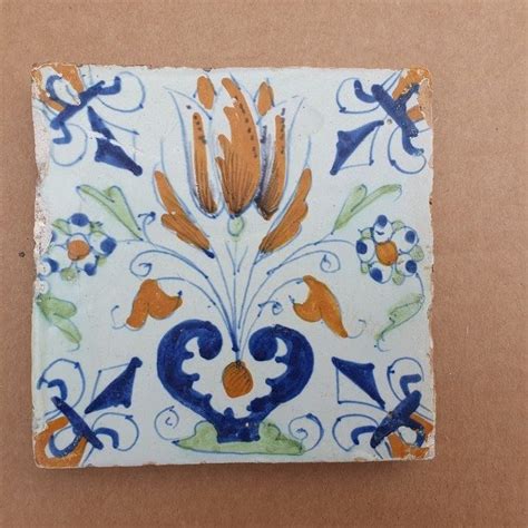 Azulejo antiguo con corazón de tulipán Loza de barro Catawiki