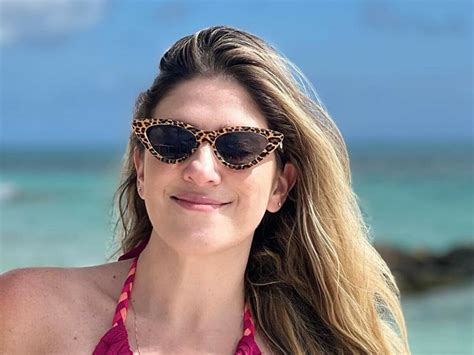 De Biqu Ni Dani Calabresa Esbanja Beleza Em Praia Paradis Aca