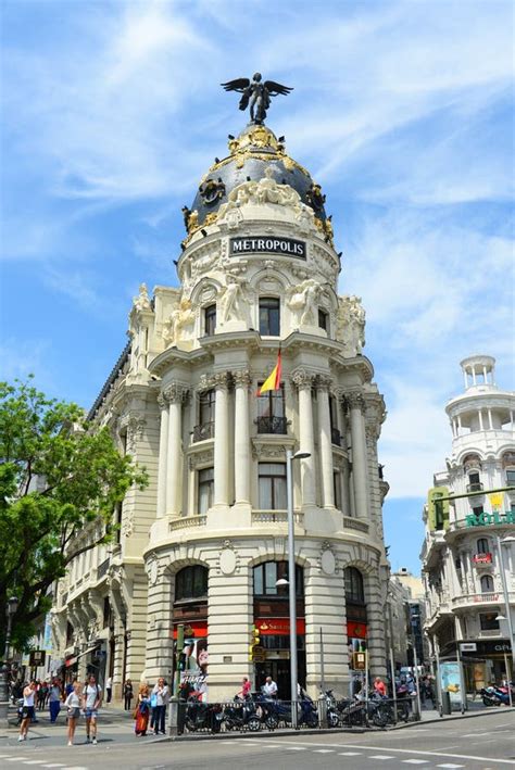 Edificio De La Metr Poli Madrid Espa A Foto De Archivo Editorial