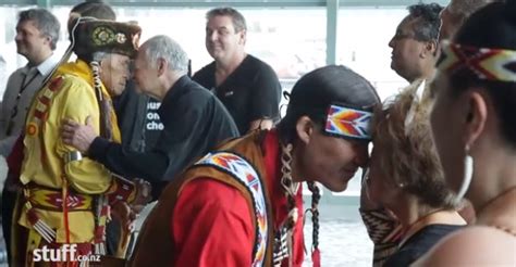 White Wolf : Native American Celebrities Meet Maori Culture (Video)