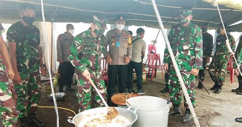 Danrem Warastratama Kunjungi Dapur Umum Sinergitas Tni Polri Peduli