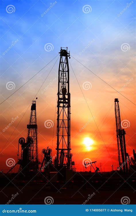 The Silhouette Of Oilfield Derrick Stock Image Image Of Environment