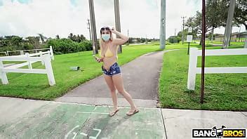 Pornstar Potential Hops On The Bus XVIDEOS