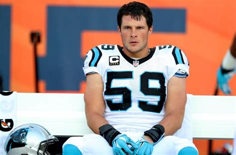 Carolina Panthers Lb Luke Kuechly Carted Off Field On Tnf