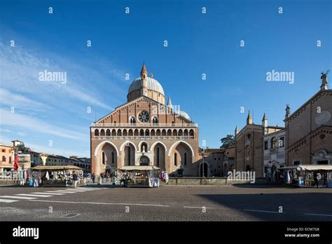 Ingresso Facciata Della Basilica Di Sant Antonio Di Padova Piazza Del