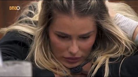 Yasmin Brunet Sofre Queda Ap S Pol Mica Davi No Bbb