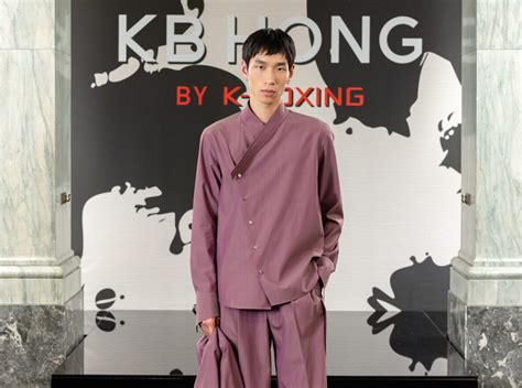 L Eleganza Cinese Di KB HONG Sfila Alla Milano Fashion Week Uomo SS25