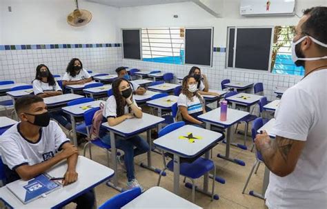 Pernambuco Uso de máscara deixa de ser obrigatório para alunos e