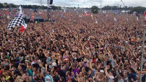 Glastonbury: Lionel Richie draws festival's biggest crowd - BBC News