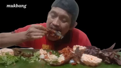 Ikan Lele Goreng Pedas Lalapan Daun Jambu Monyet Kemanggi