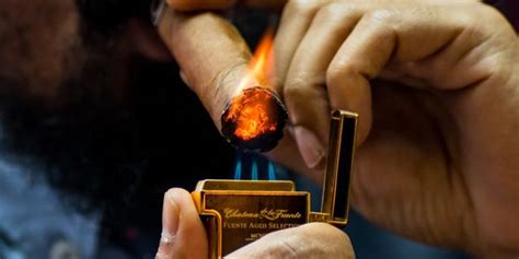 How to Light a Cigar - Puroexpress Blog