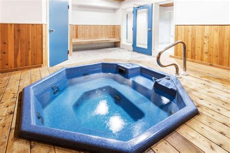 12 Best Ottawa Hotels With Jacuzzi In Room (2024)