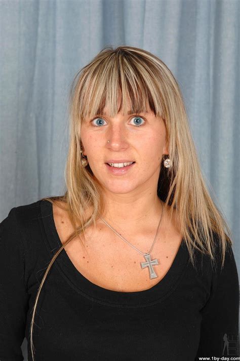 Sexy MILF Christina Lee Shows Off Her Curvy Ass Her Trimmed Pussy CoedCherry