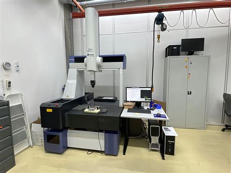 MITUTOYO CRT A C776 Crysta Apex C Coordinate Measuring Machine